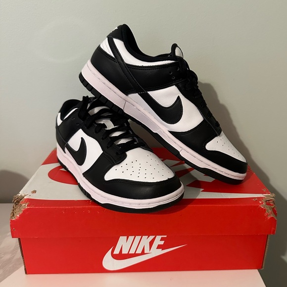Women’s Nike Dunk Low Black & White Pandas, size 8.5 - Picture 2 of 16